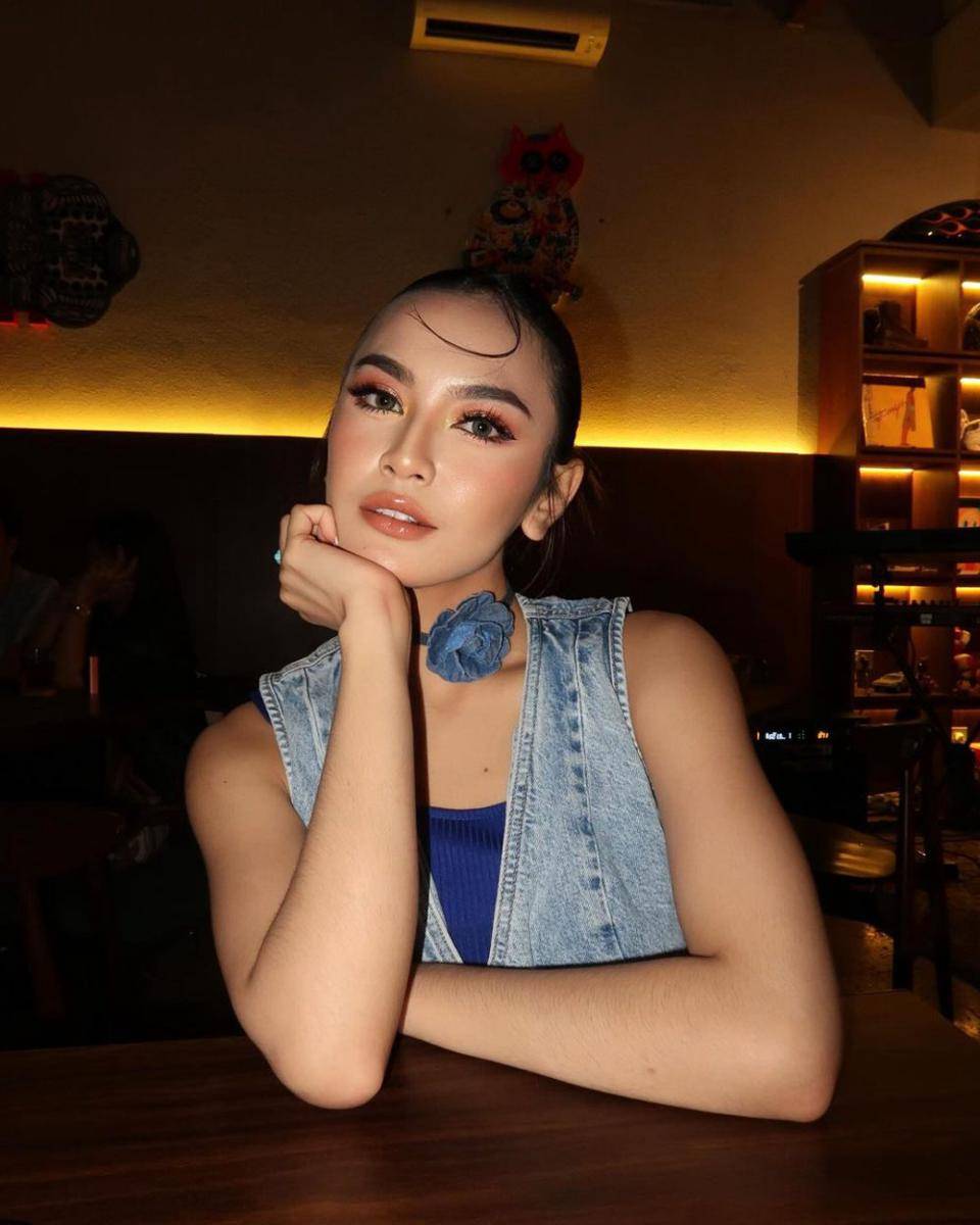 makeup glam ala artis dan selebgram (instagram.com/mahaliniraharja)