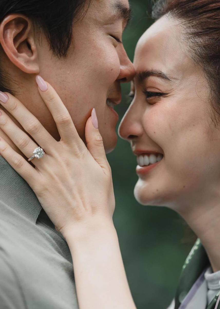 potret lamaran Taew Natapohn dengan pengusaha kaya Thailand (instagram.com/taewaew_natapohn)
