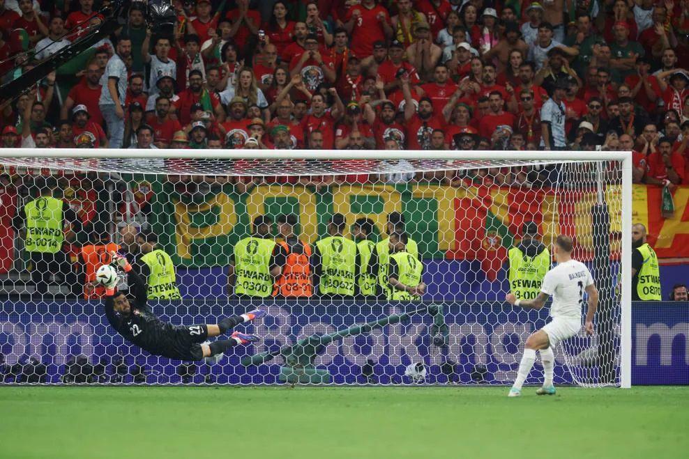 Portugal ke Perempat Final Euro 2024, Diogo Costa Jadi Pahlawan