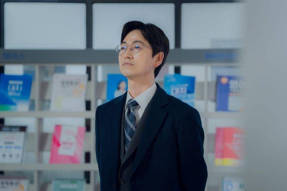 still cut drakor The Midnight Romance In Hagwon (instagram.com/lim_hyoseon)