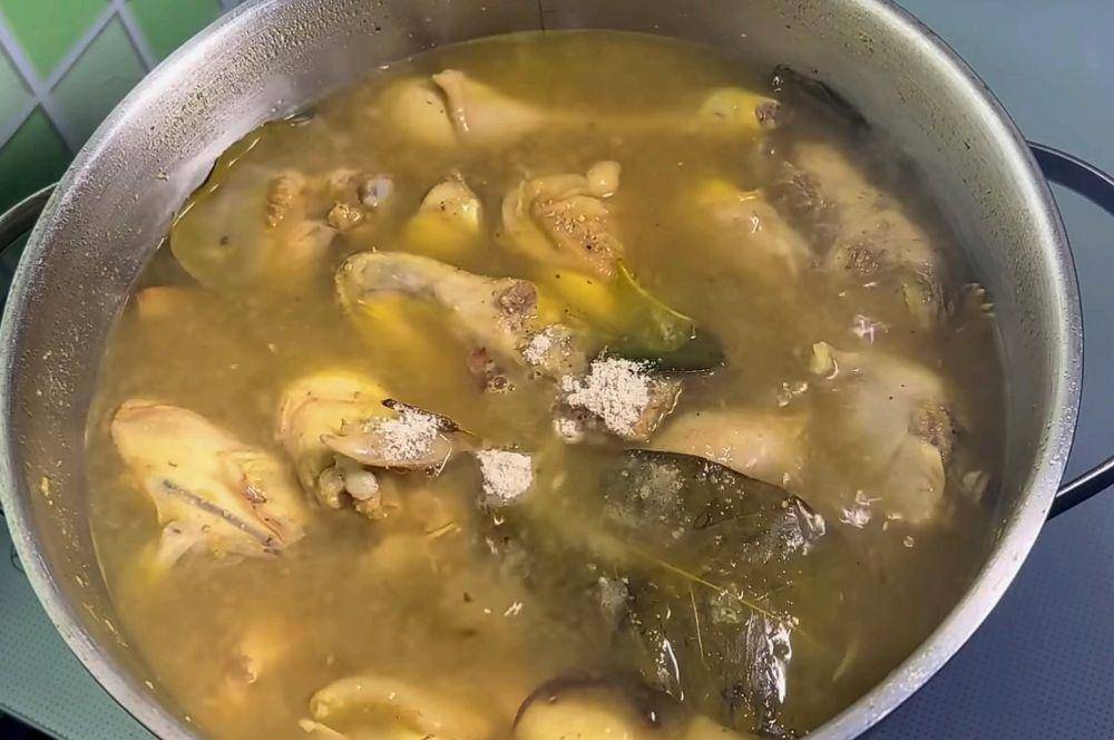 ilustrasi memasak soto kudus ayam kampung (youtube.com/Ceceromed Kitchen)