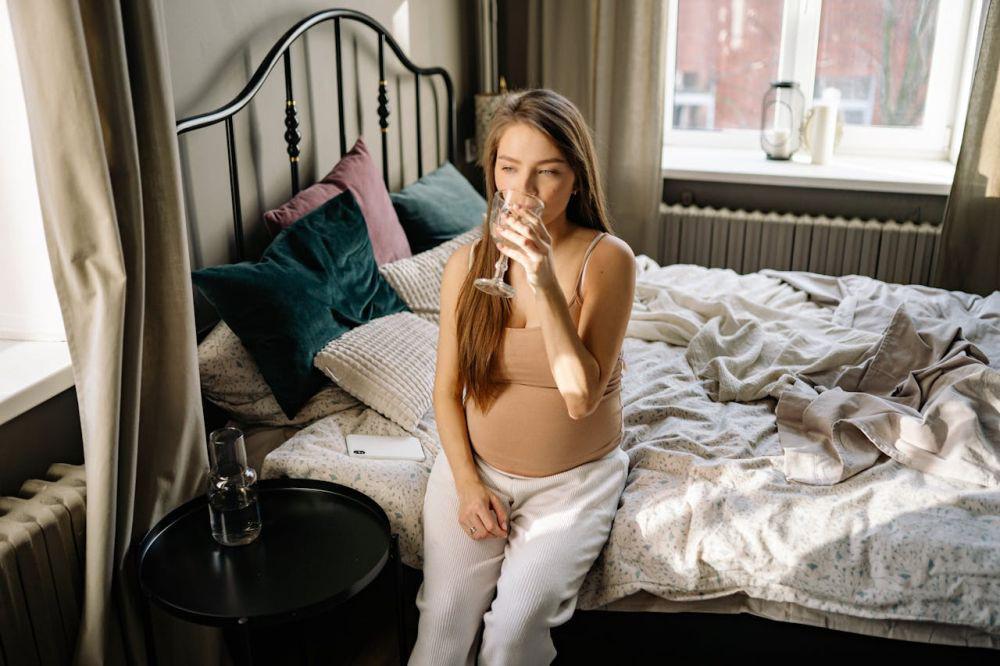Perlukah Minum Segelas Air Putih sebelum Tidur?