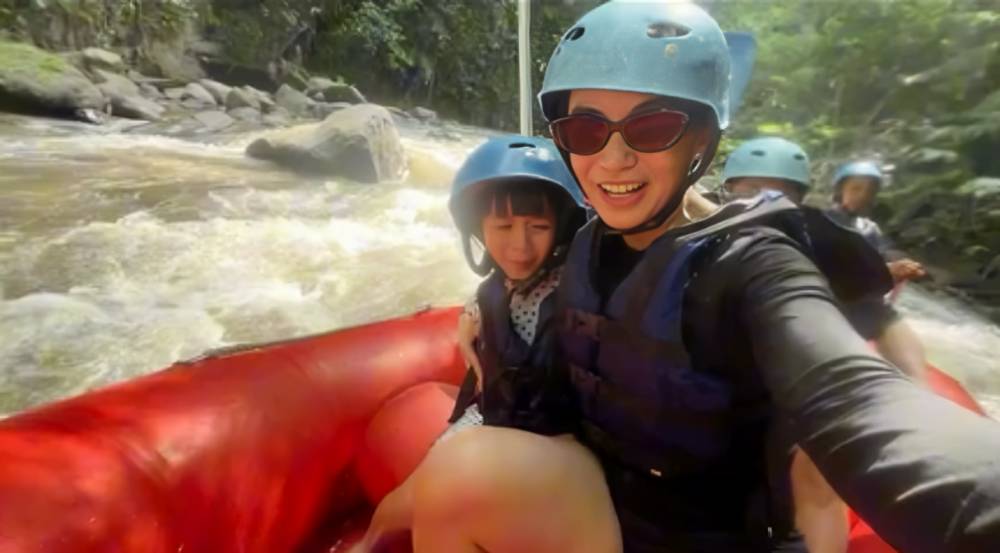potret keluarga Chelsea Olivia rafting di Bali (instagram.com/chelseaolivia)