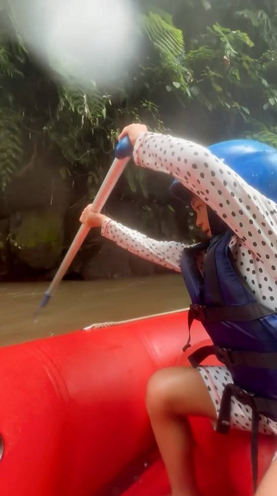 potret keluarga Chelsea Olivia rafting di Bali (instagram.com/chelseaolivia)