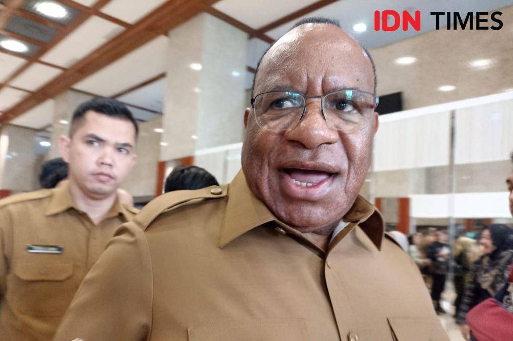 Wamendagri Jhon Wempi Wetipo pastikan data dukcapil aman meski PDNS 2 ada gangguan Ransomware. (IDN Times/Amir Faisol)