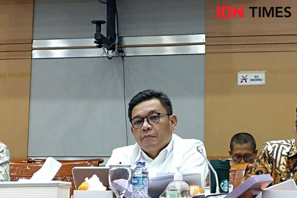 Anggota Timwas Haji Ace Hasan Syadzily menyoroti soal penambahan kuota haji 2024. (IDN Times/Amir Faisol)