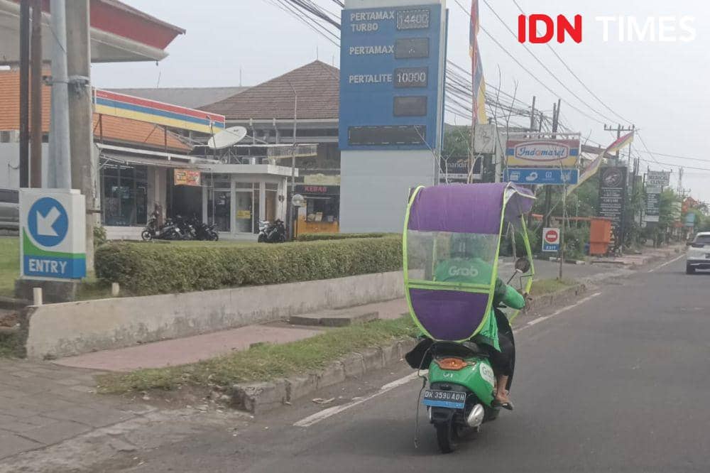 Jalan raya di Bali (IDN Times/Ayu Afria)