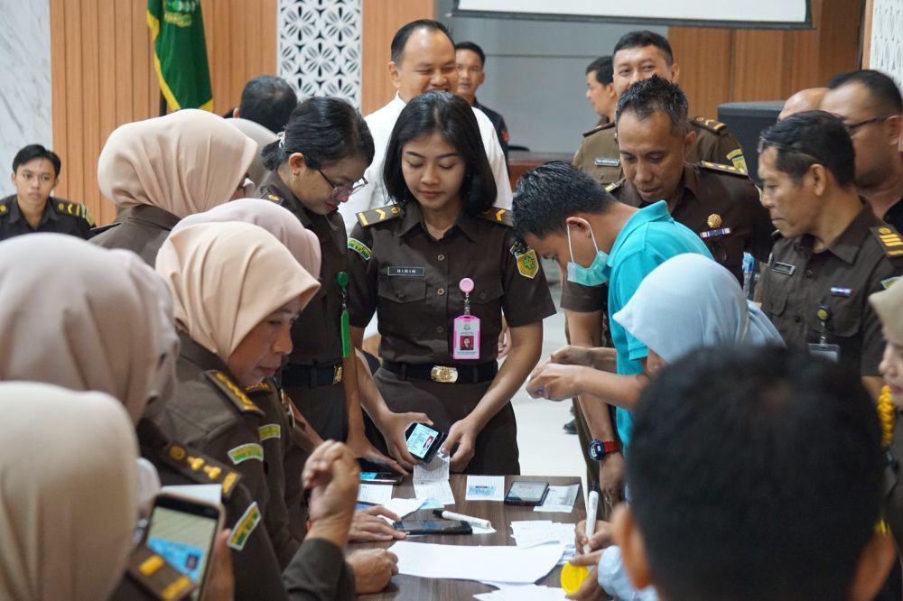 Mendadak, Kajati NTB Tes Urine Seluruh Jaksa dan Pegawai