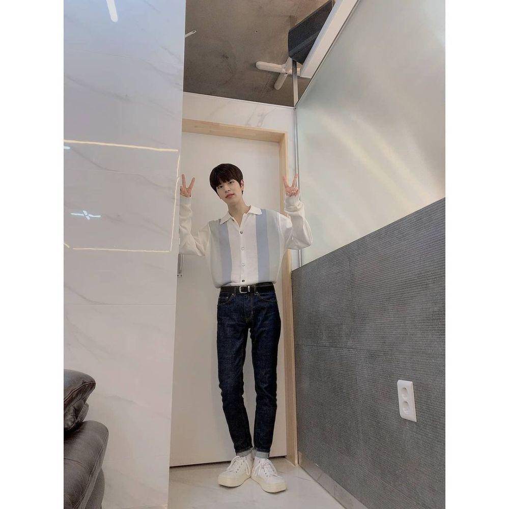 polo shirt ala Seungmin Stray Kids (instagram.com/realstraykids)
