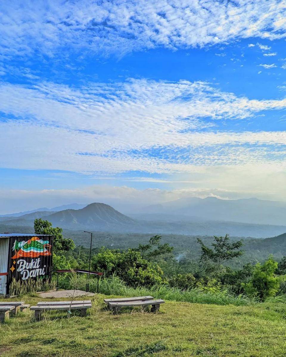 potret pemandangan dari Bukit Dami (instagram.com/explorewisataprobolinggo)