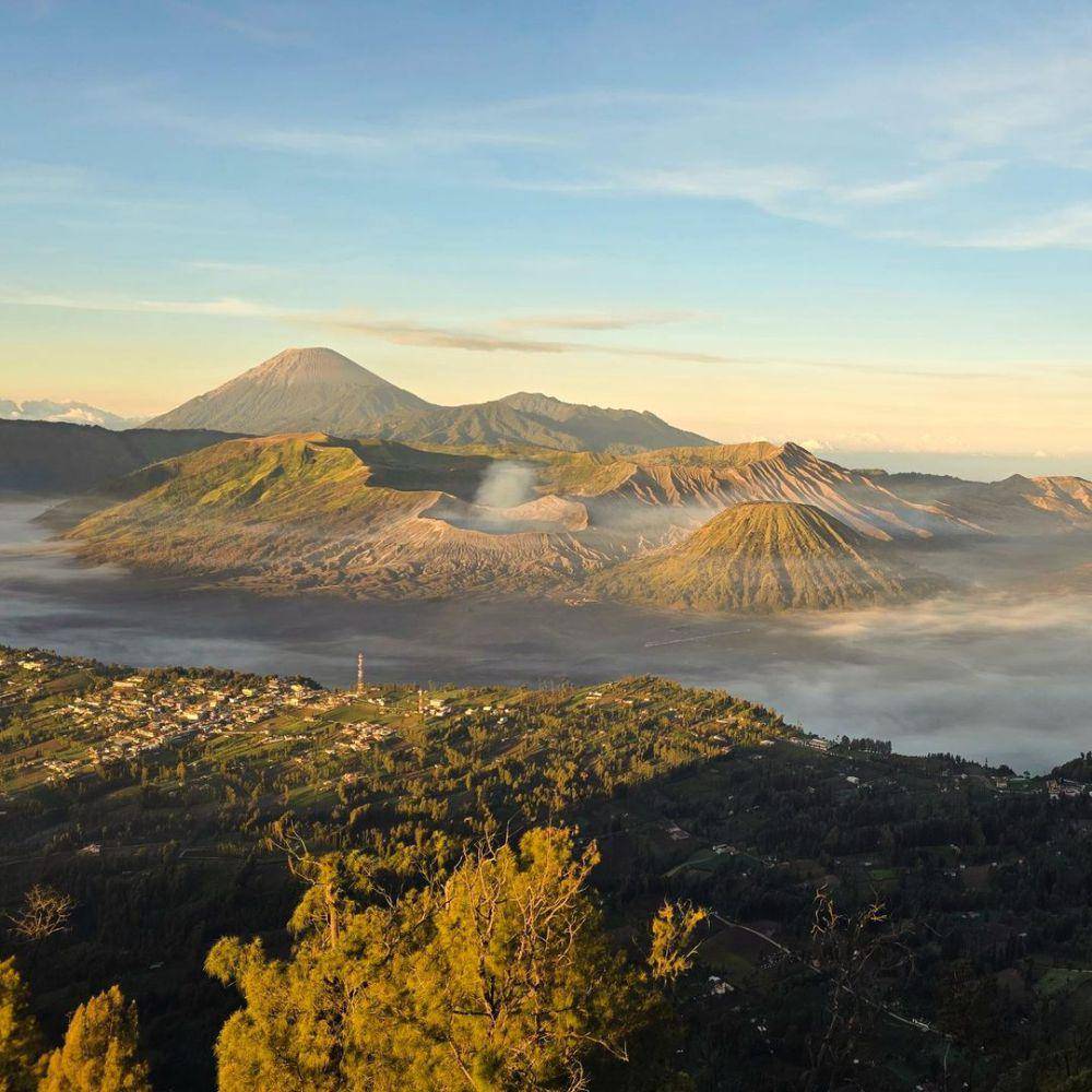 potret pemadangan dari Bukit Rogo Wulan (instagram.com/ioneituiwan)