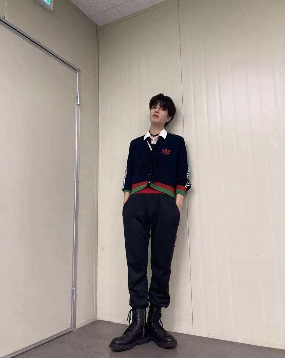 polo shirt ala Seungmin Stray Kids (instagram.com/realstraykids)