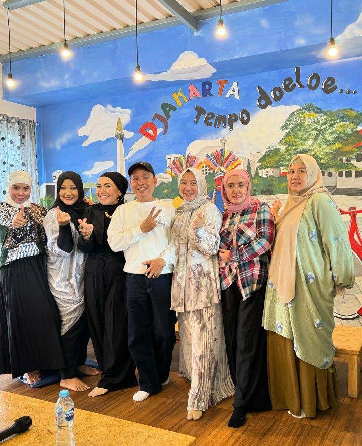 Umi Kalsum dengan ibu sambung Fardhana (Instagram.com/mom_ayting92_)