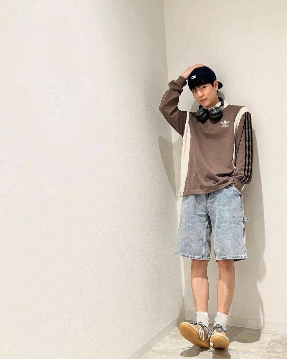 polo shirt ala Seungmin Stray Kids (instagram.com/miniverse.___)