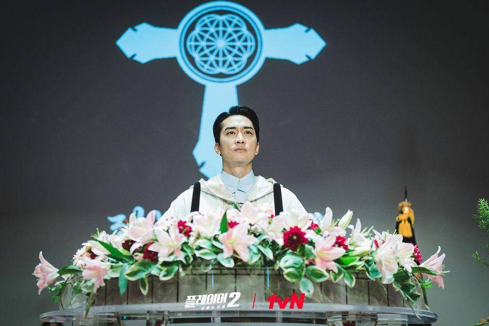 Song Seung Heon di drama The Player 2: Master of Swindlers (instagram.com/tvn_drama)
