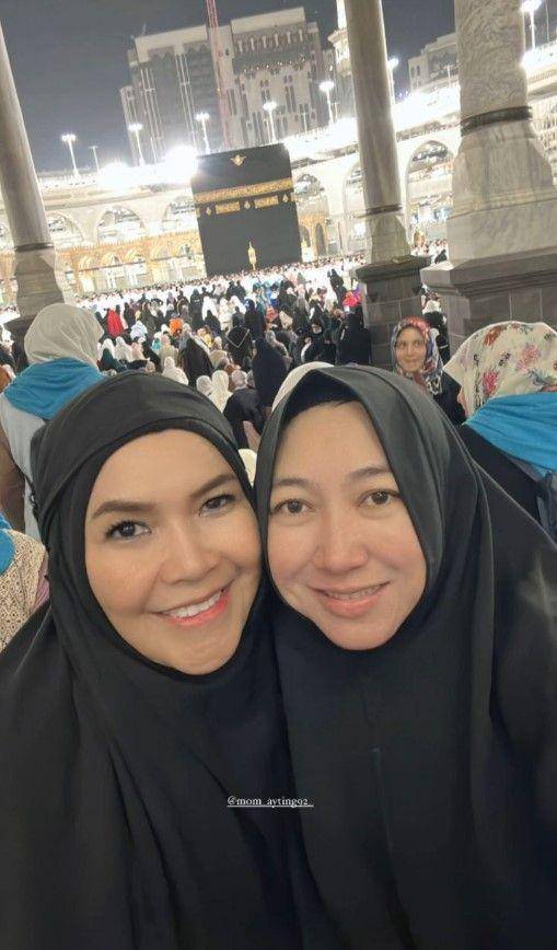 Umi Kalsum dengan ibu sambung Fardhana (Instagram.com/mom_ayting92_)