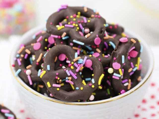 Resep Pretzel Berbalut Cokelat yang Manis dan Renyah, Cobain!