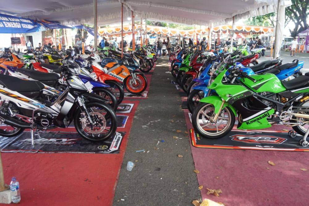 Deretan motor 2 Tak yang dipamerkan di Jepara. (IDN Times/Dok Komunitas 2 Tak Jepara)