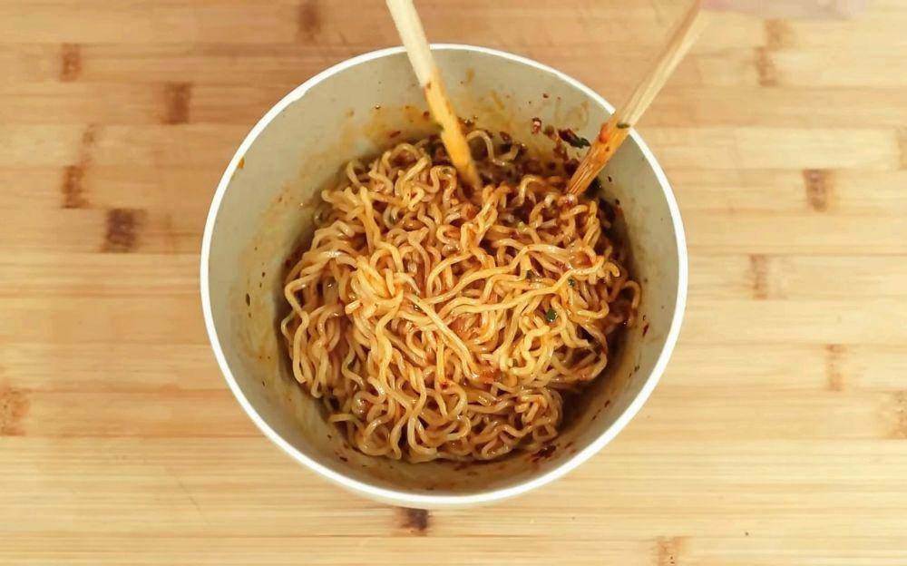 ilustrasi Indomie goreng chili oil (YouTube.com/Devina Hermawan)