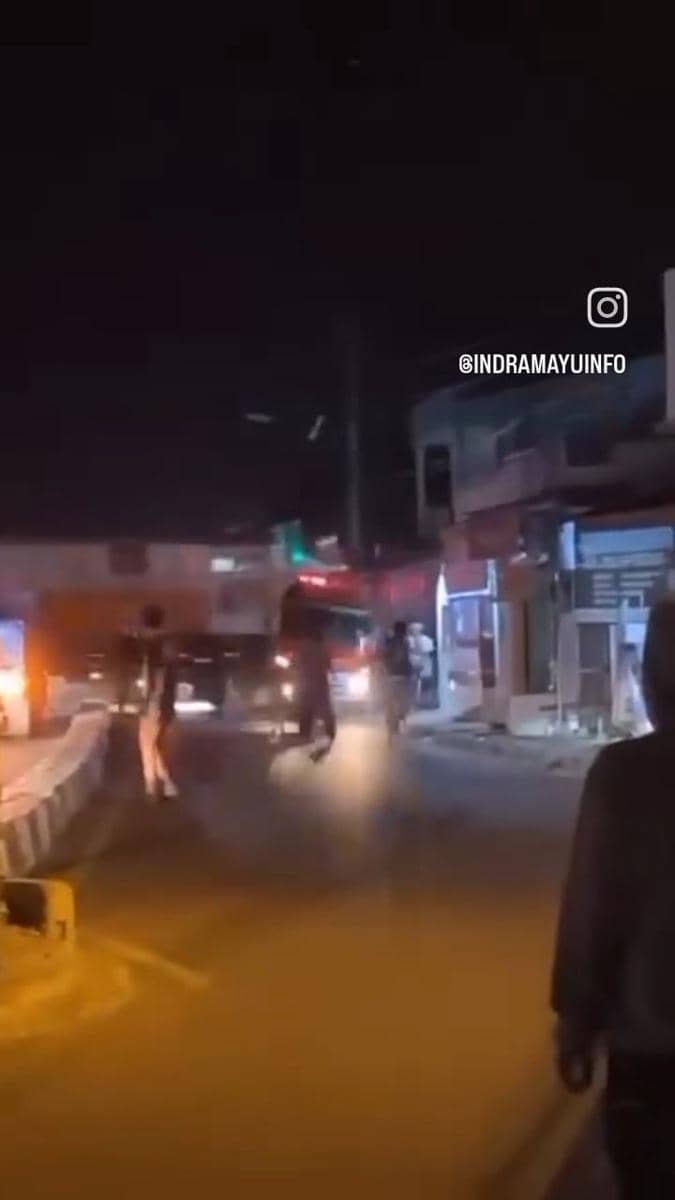 Hendak Padamkan Kebakaran, Mobil Damkar di Indramayu Tertabrak KA
