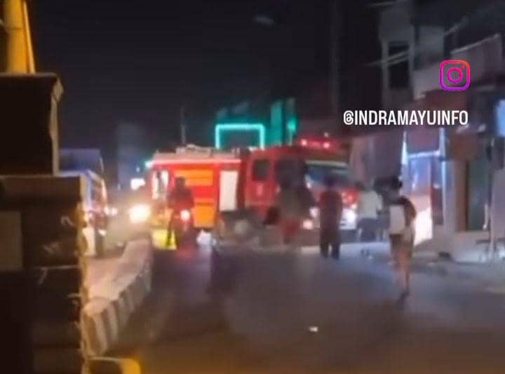 Istimewa/ tangkapan layar mobil damkar nahas
