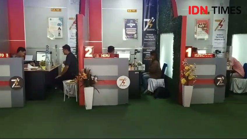 Suasana pelayanan Kantor Imigrasi Kelas II Non TPI Madiun. IDN Times/ Riyanto.