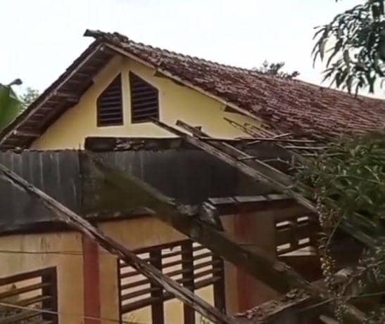 Foto kondisi sekolah SMPN 12 Satap Langgudu (Dok/Istimewa)