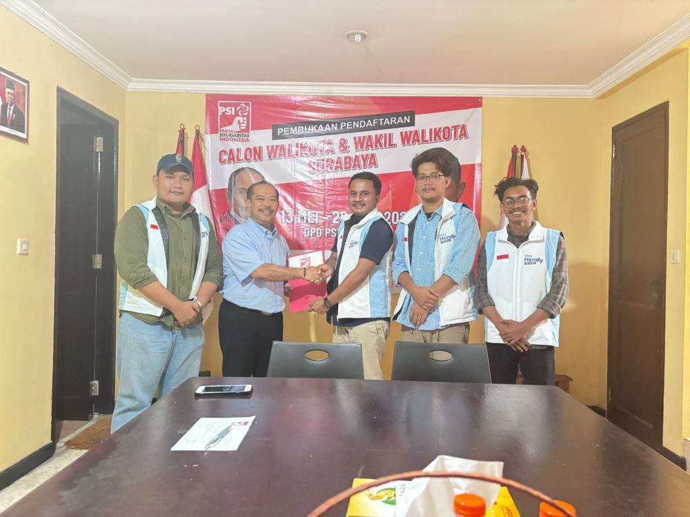 Diarahkan Kaesang, Hendy Setiono Ambil Formulir di PSI Surabaya