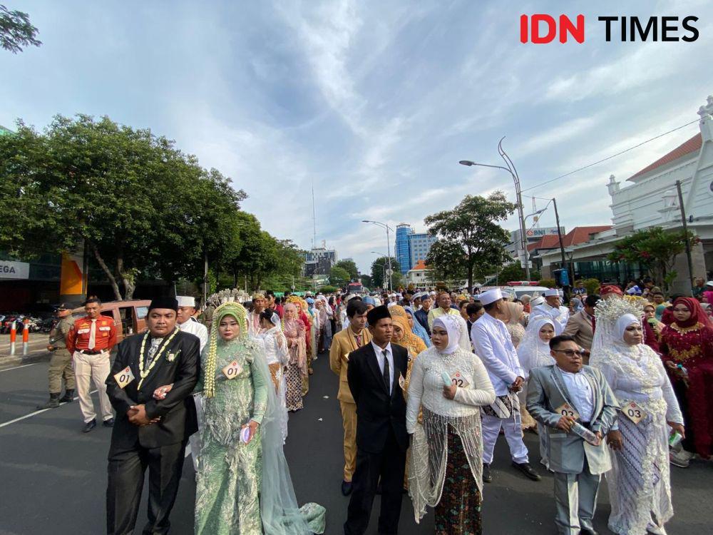 Resepsi Akbar Nikah Massal, 330 Pasangan Diarak ke Balai Kota Surabaya