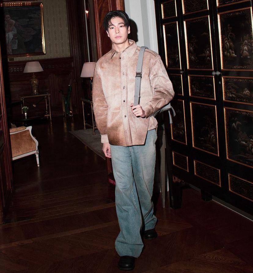 potret Phuwin Tangsakyuen dalam balutan LOEWE (instagram.com/phuwintang)