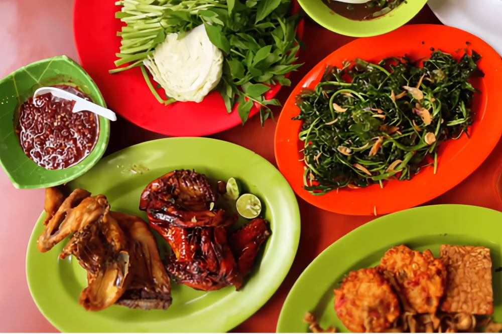 Warung Nasi Ibu Imas (instagram.com/hungryfever)