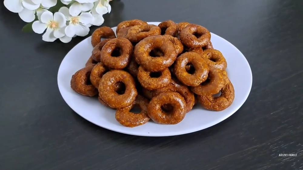 kue cincin gula merah (YouTube.com/Arizky Family)