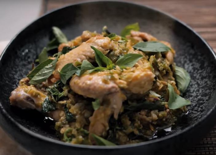 Resep Ayam Tinoransak Khas Manado, Pedas Segar Aromatik