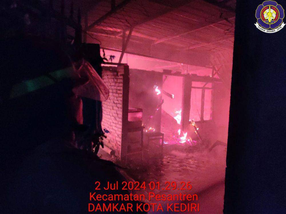 Kebakaran yang terjadi di Kelurahan Pakunden Kota Kediri. IDN Times/ Dok Damkar Kota Kediri
