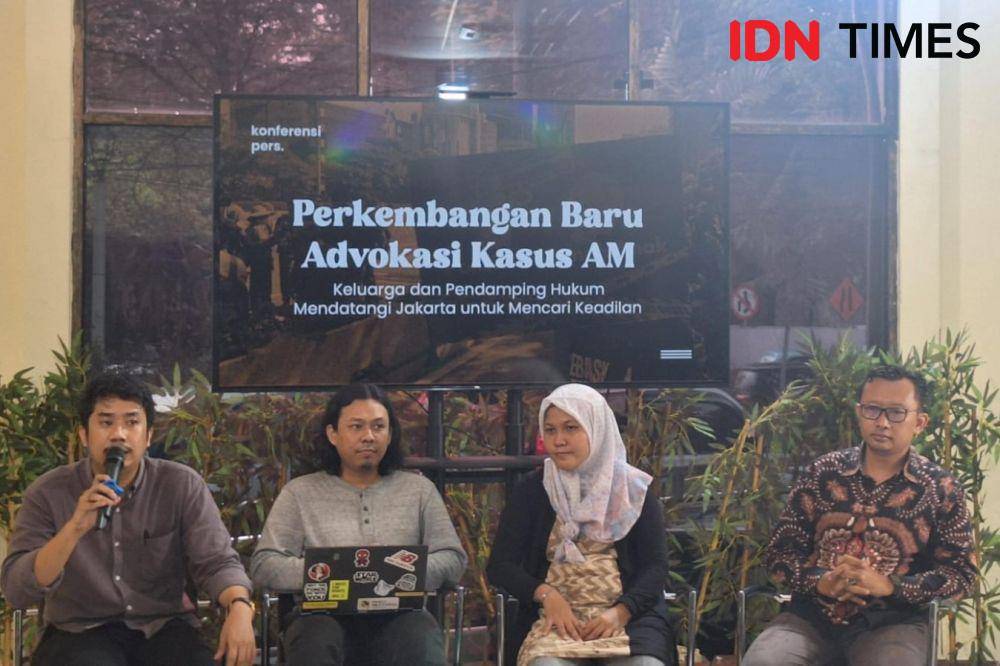 Konferensi pers pengungkapan kasus tewasnya Afif Maulana (13) anak yang diduga disiksa oleh anggota Polda Sumatera Barat di kantor YLBHI, Jakarta, Selasa (2/7/2024) (IDN Times/Lia Hutasoit)