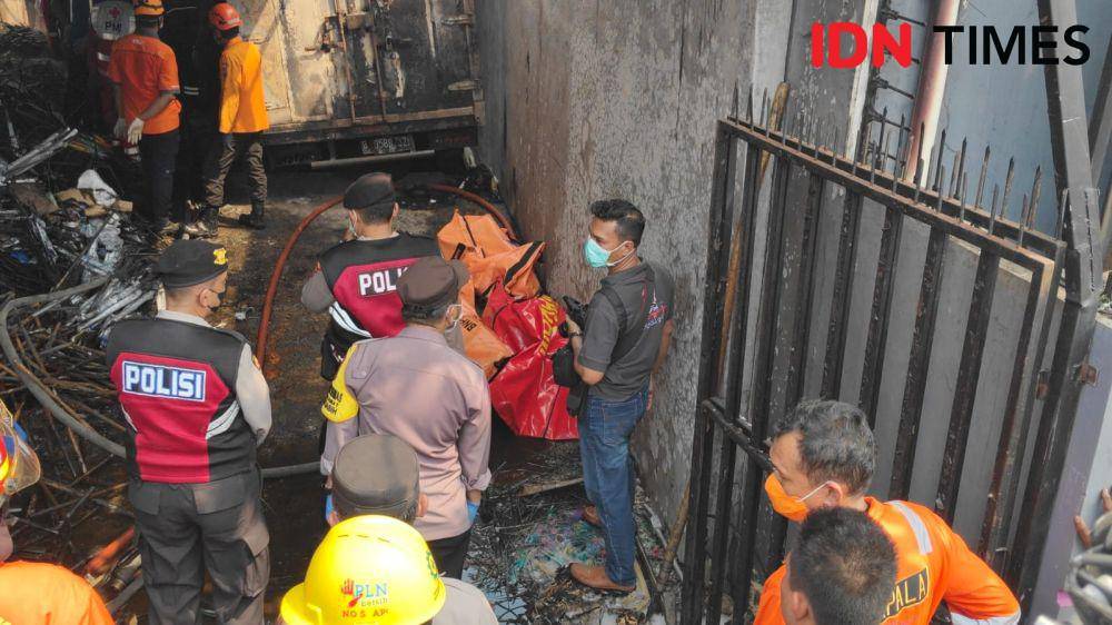 Kebakaran Toko Perabotan di Bekasi. (IDN Times/Imam Faishal)