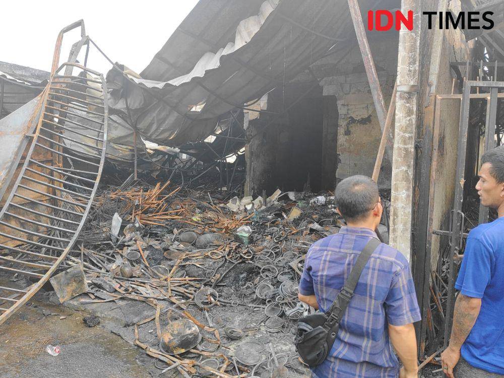 Kebakaran di toko perabotan Bekasi tewaskan 5 orang. (IDN Times/Imam Faishal)