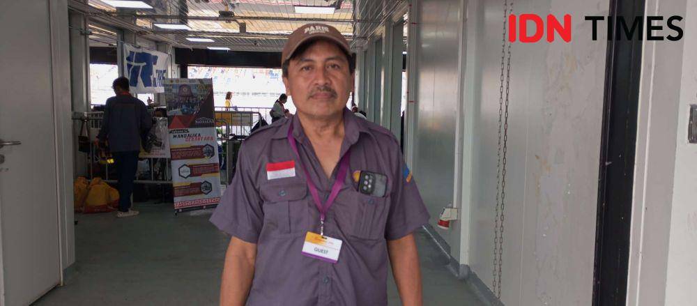 Pembina Tim Mandalika Desantara Unram Made Mara. (IDN Times/Muhammad Nasir)