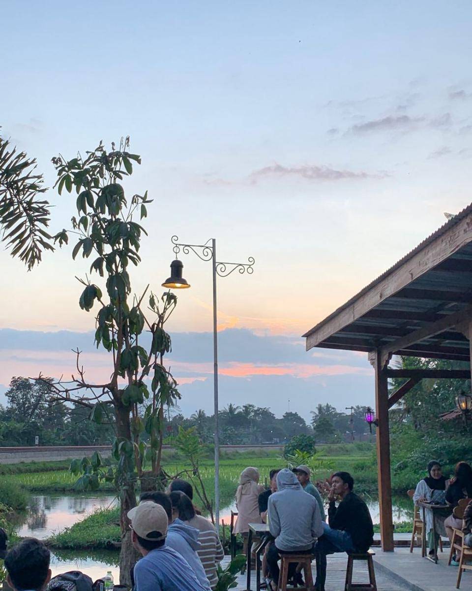potret Real Cafe (instagram.com/realcafejatiroto)