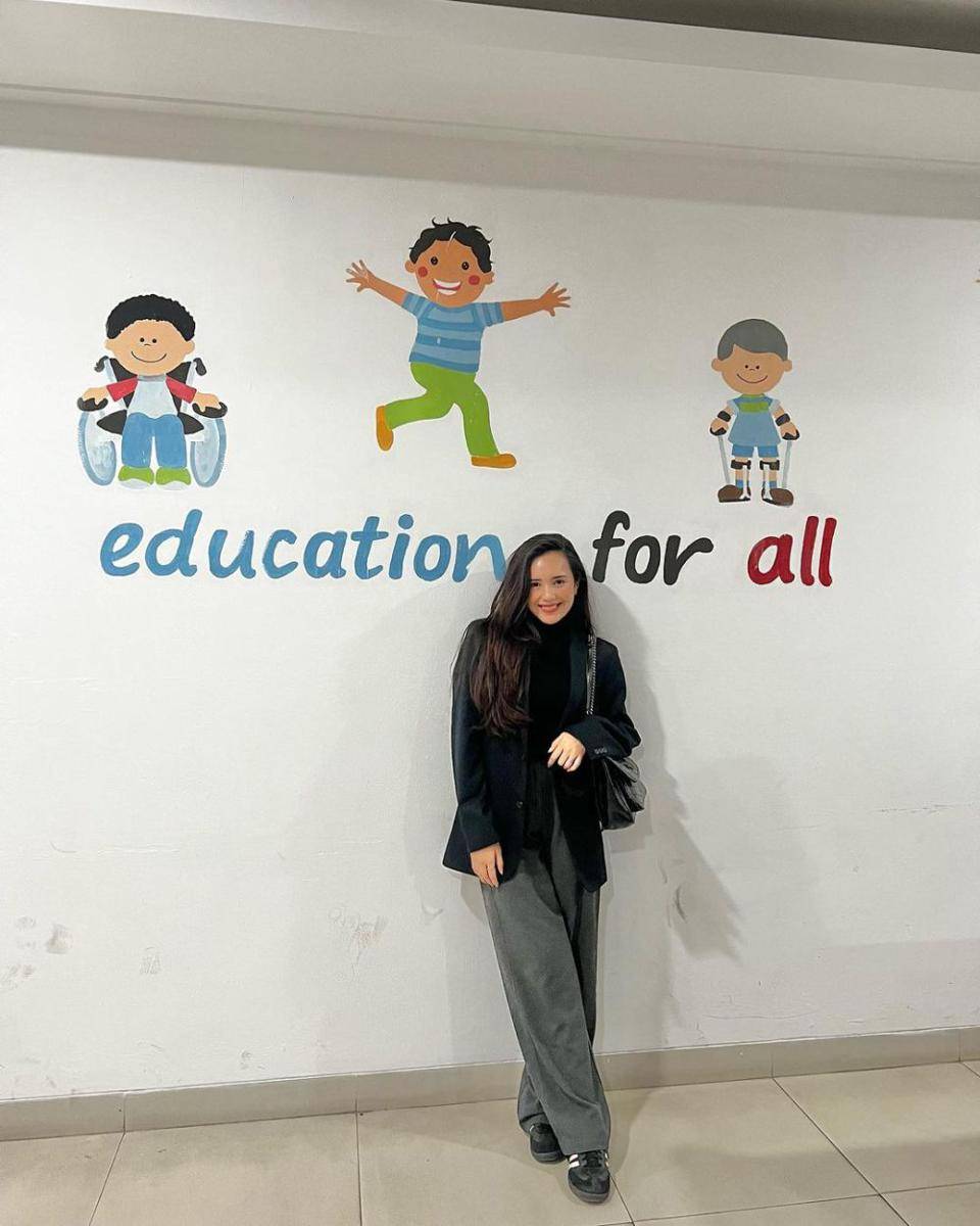 outfit kuliah dengan celana (instagram.com/bebytsabina)