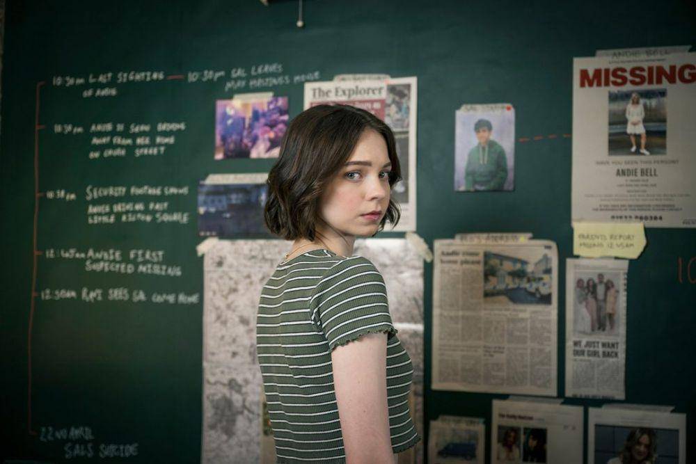 Emma Myers sebagai Pip di A Good Girl's Guide to Murder (instagram.com/moonagepictures)
