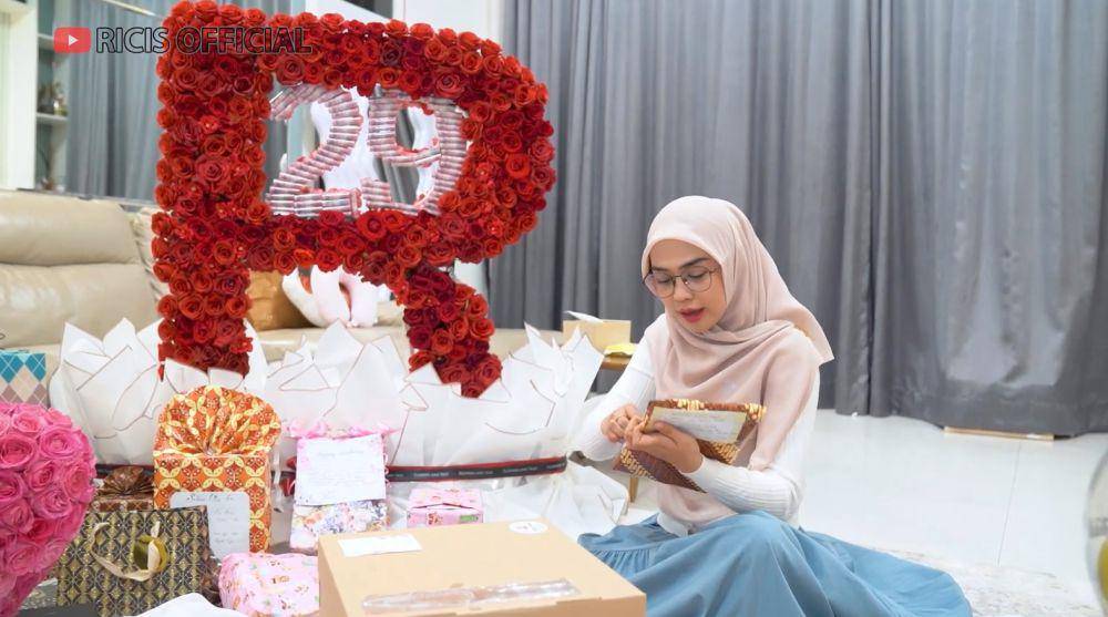 kado Ria Ricis (YouTube.com/Ricis Official)
