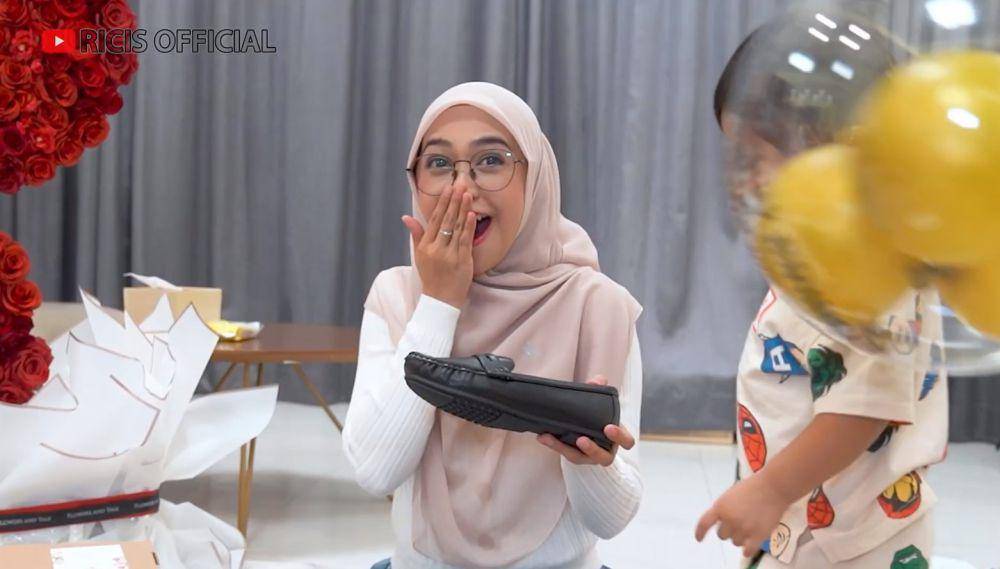 kado Ria Ricis (YouTube.com/Ricis Official)