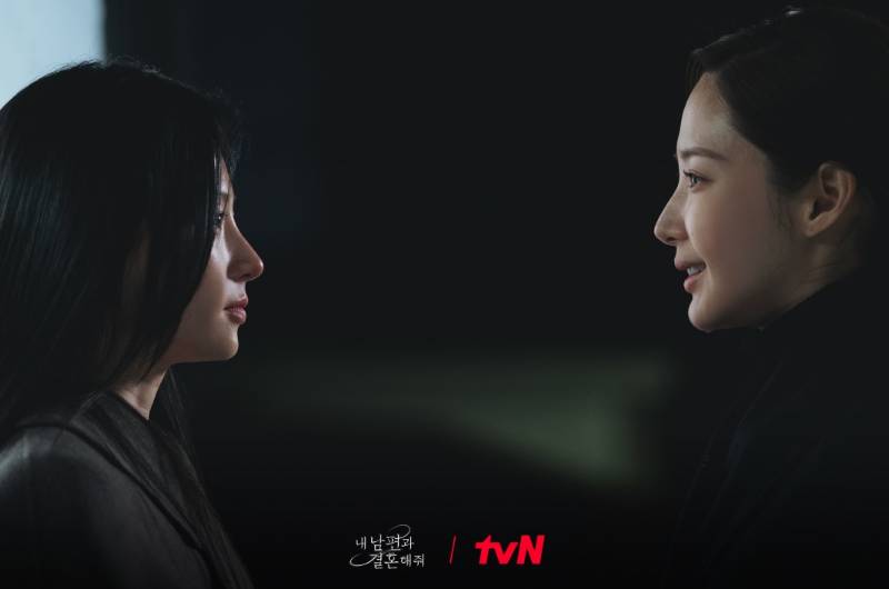Song Ha Yoon dan Park Min Young di drama Marry My Husband (Dok. tvN/Marry My Husband)