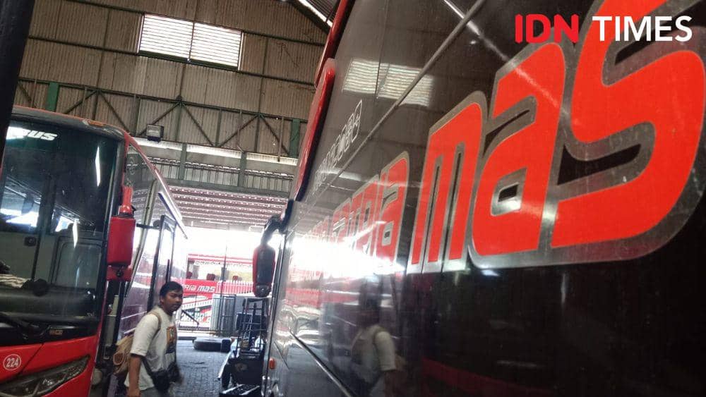 Setop Beroperasi, Bus AKAP Sindoro Satriamas Diperbaiki di Garasi Madukoro
