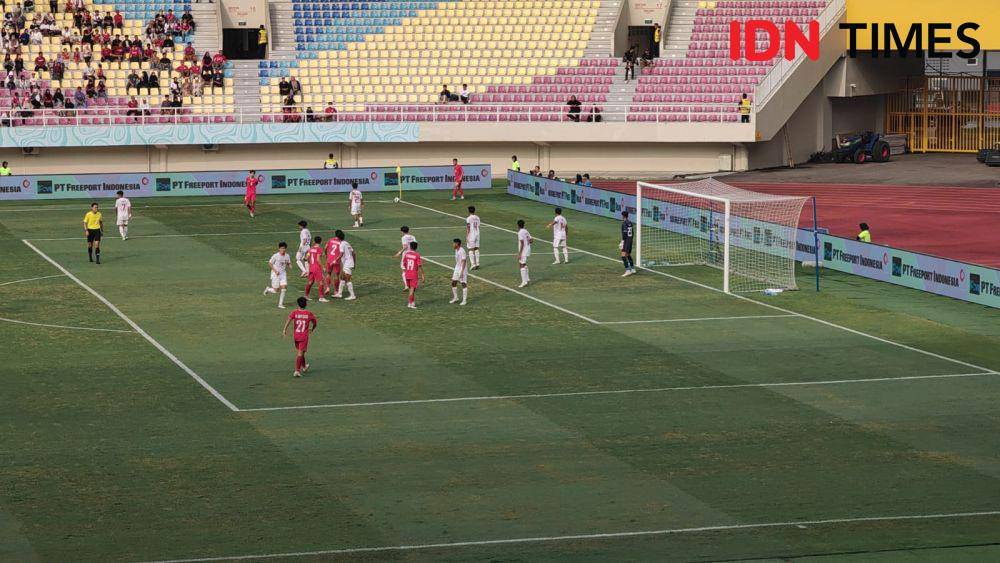 Pertandingan perebutan juara ketiga Piala AFF U16, Indonesia vs Vietnam di Stadion Manahan,Solo. (IDN Times/Larasati Rey)
