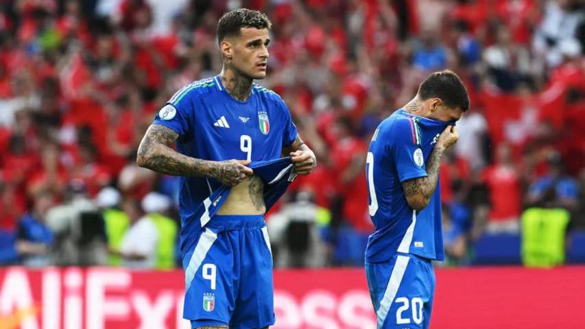 Gianluca Scamacca (kiri) tumpul selama Euro 2024. (uefa.com)