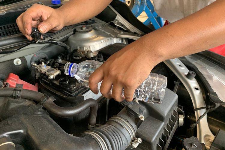4 Perbedaan Aki Botol Merah dan Biru, Kandungan hingga Fungsi