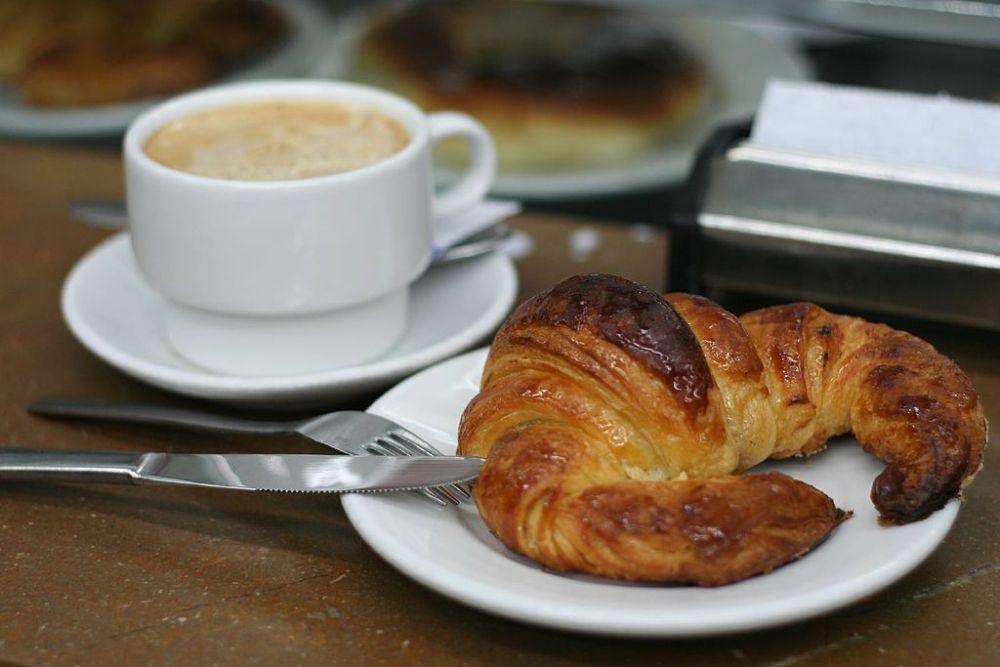 ilustrasi croissant (commons.wikimedia.org/Juan Fernández)