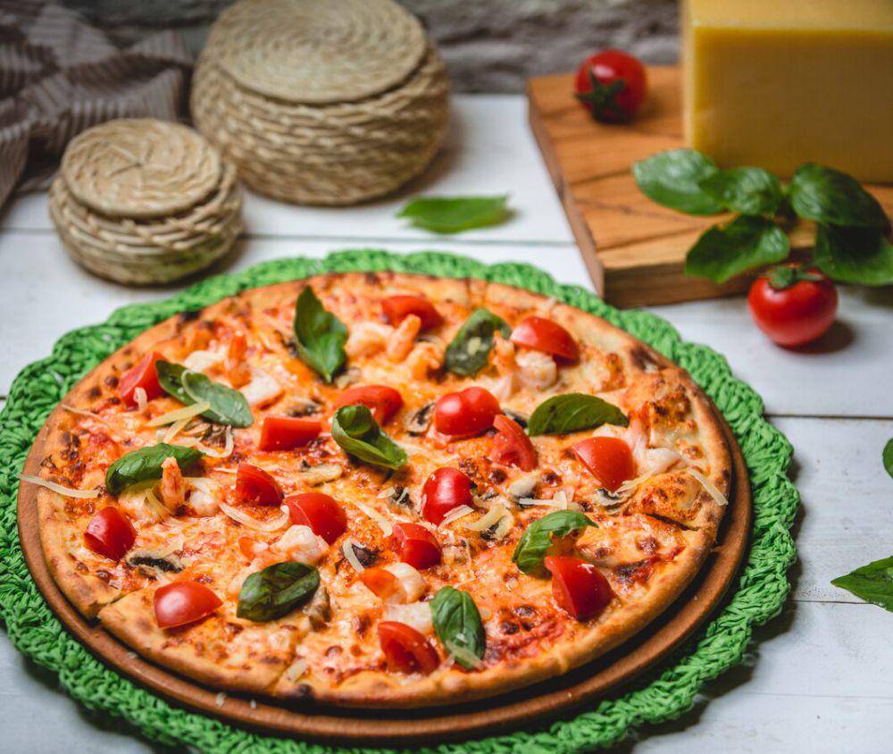 ilustrasi pizza sehat (freepik.com/KamranAydinov)